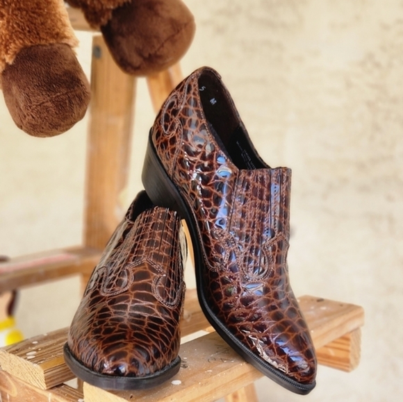 Dingo Vintage Brown Patent Leather Embossed Ankle Boot‎ - Picture 3 of 7